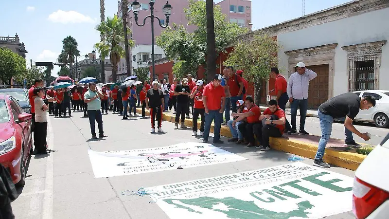 Se manifiestan agremiados de la CNTE en la ciudad de Durango